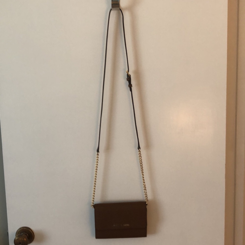 Michael Kors Leather Crossbody w/removable strap - Picture 2 of 5